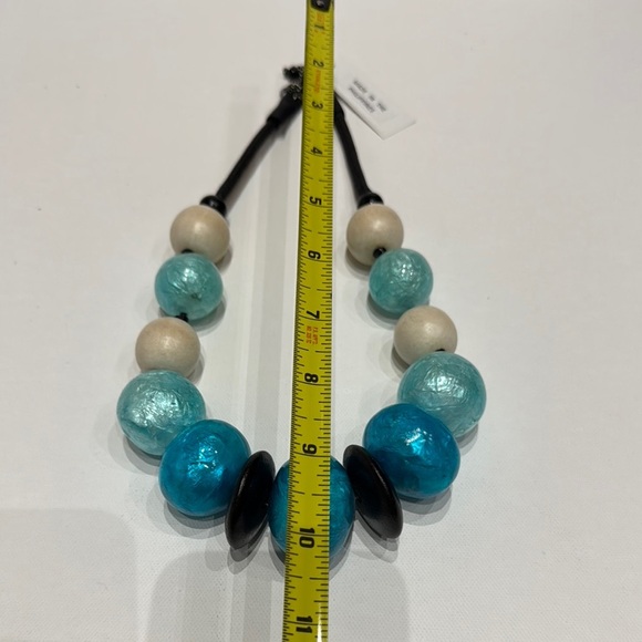 Elegant Blue and Cream Beaded Necklace - Picture 5 of 7